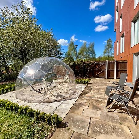 Private Garden Apartment With Geodome Manchester Kültér fotó